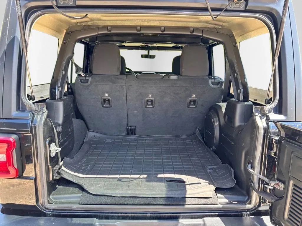 Used 2021 Jeep Wrangler Unlimited Sahara w/ Uconnect 4C Nav & Sound Group AWD/4WD image 32