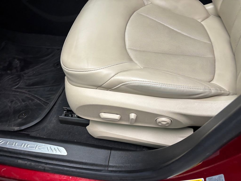 Used 2020 Buick Envision Premium w/ LPO, Cargo Package AWD/4WD image 24
