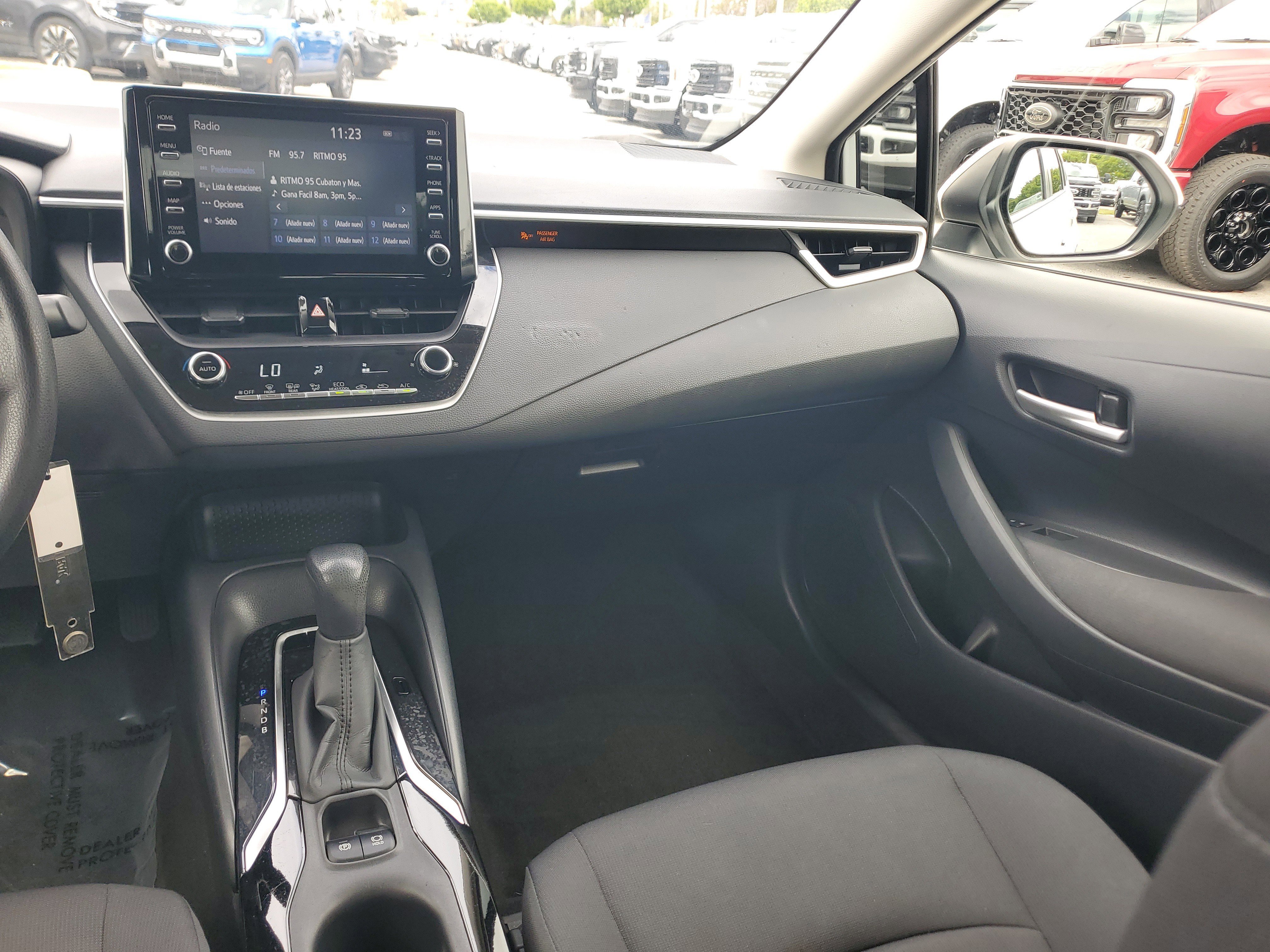 Used 2020 Toyota Corolla LE image 16