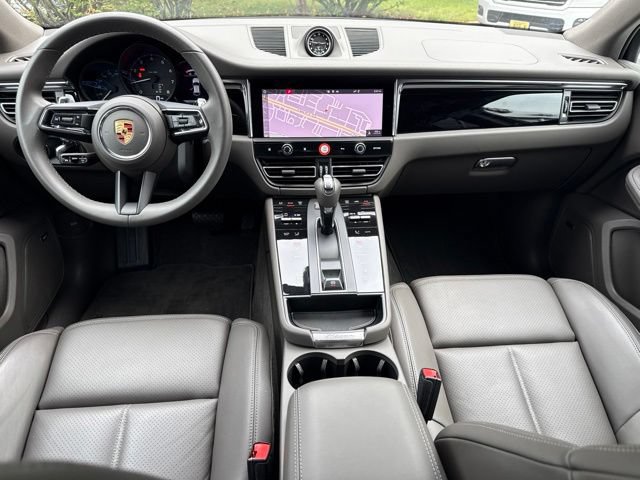 Used 2025 Porsche Macan AWD/4WD image 4