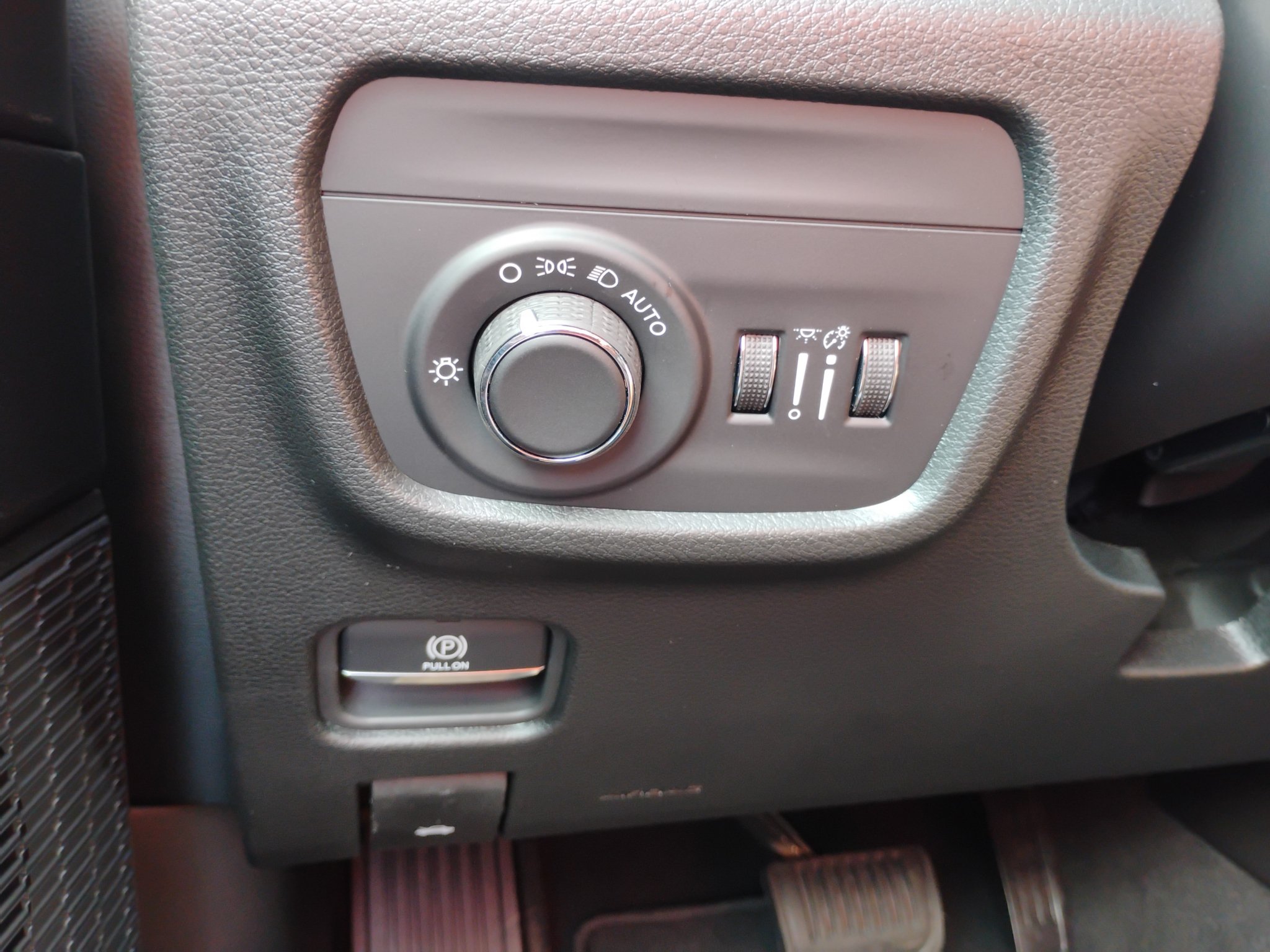 New 2027 Jeep Grand Cherokee Altitude AWD/4WD image 38