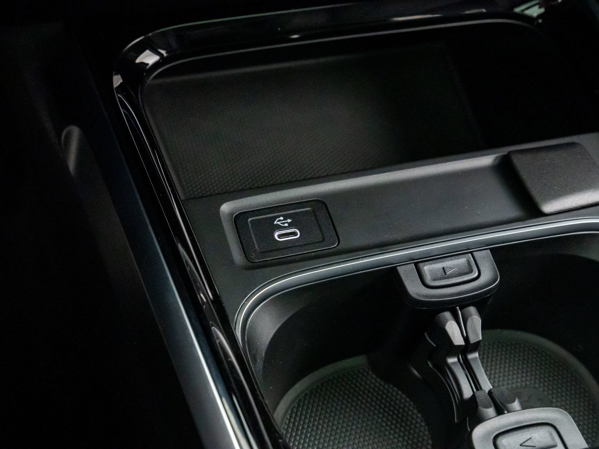 New 2026 Mercedes-Benz GLB 250 4MATIC image 21