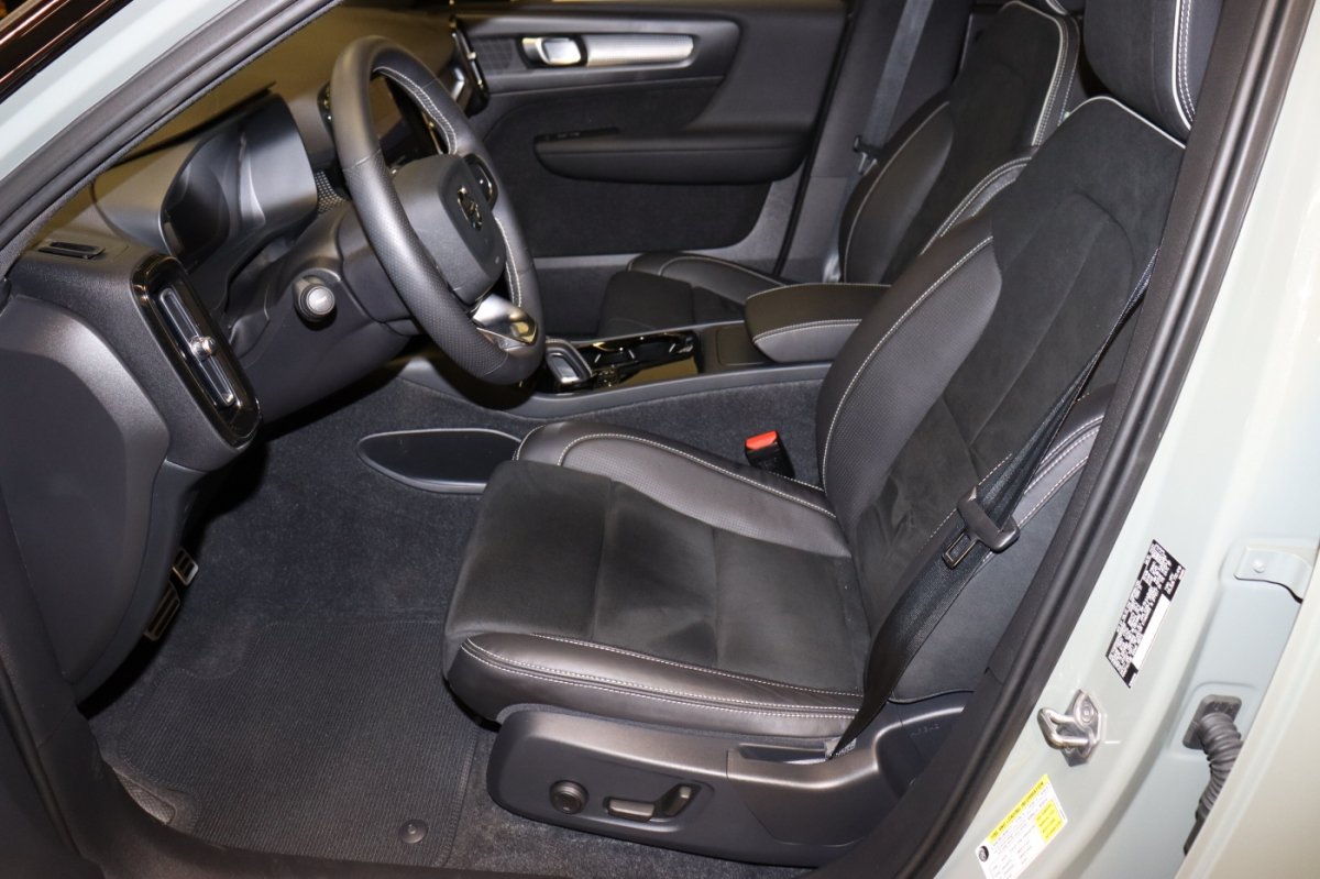 Used 2021 Volvo XC40 P8 Recharge AWD/4WD image 6