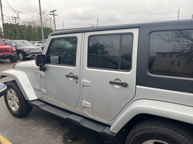 Used 2009 Jeep Wrangler Unlimited Sahara w/ Dual Top Group image 8