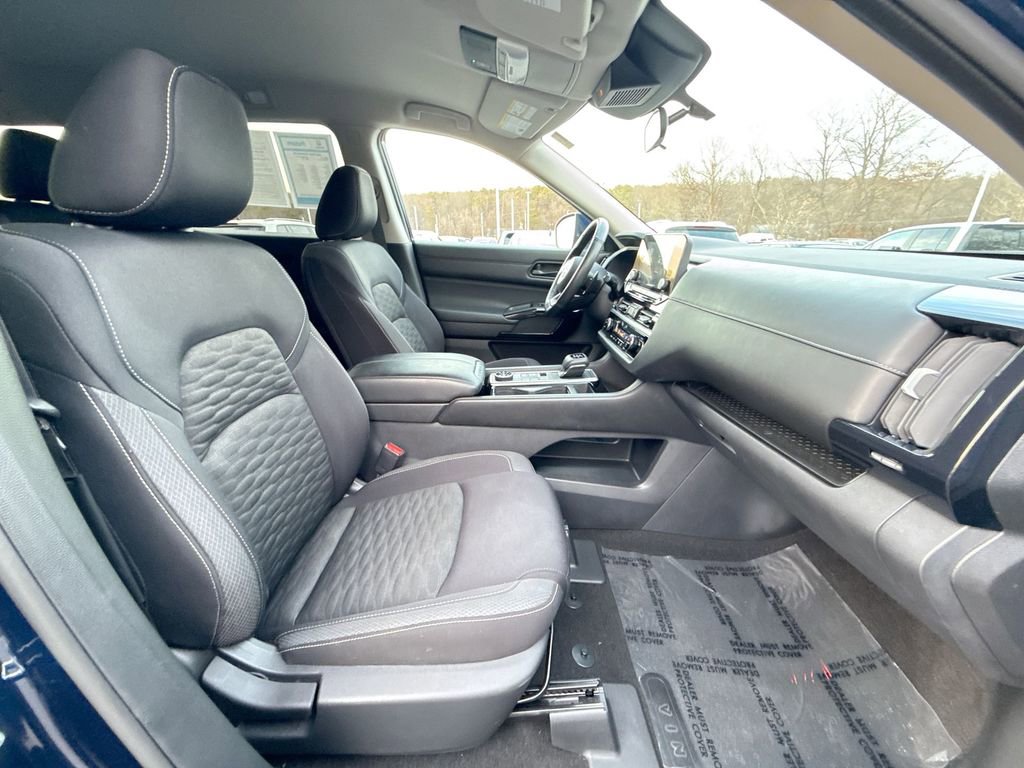 Used 2023 Nissan Pathfinder SV image 25