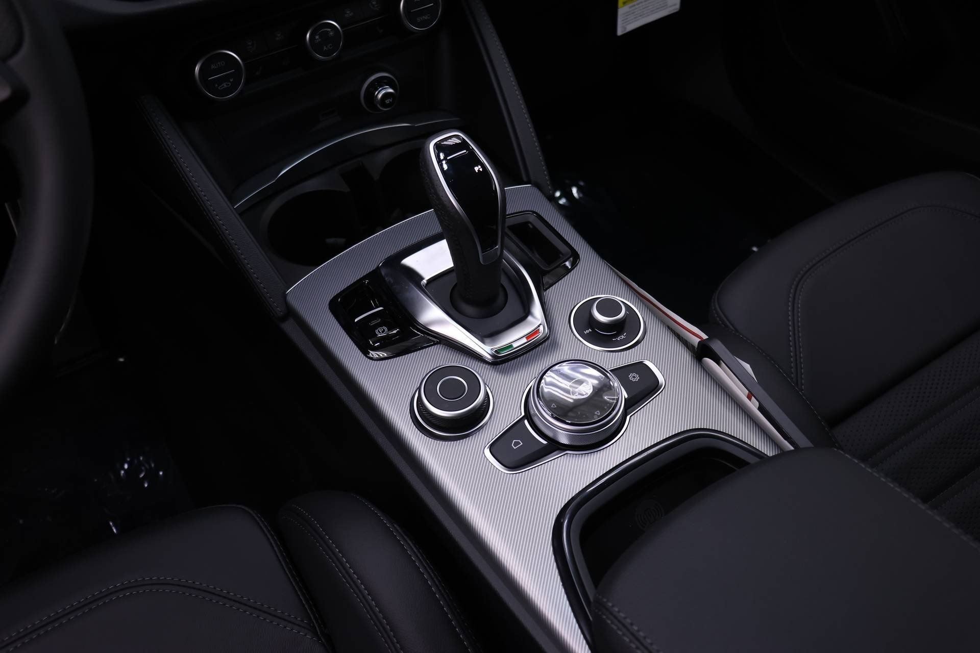 New 2026 Alfa Romeo Stelvio Sprint w/ Convenience Package image 15