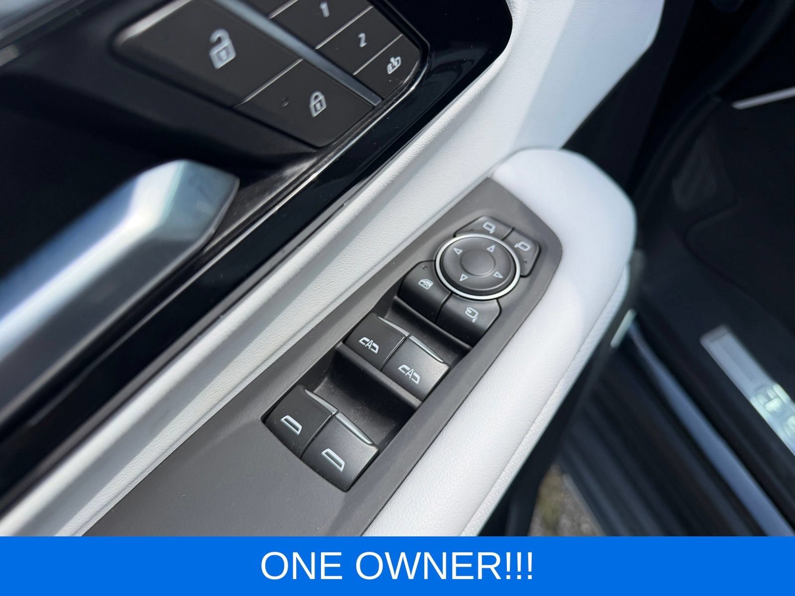Used 2025 Chevrolet Suburban Premier AWD/4WD image 15