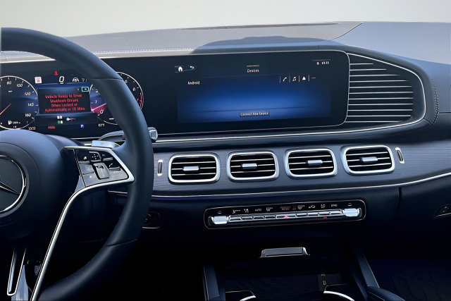Used 2025 Mercedes-Benz GLS 450 4MATIC image 8
