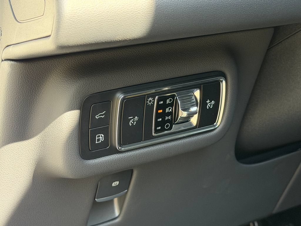 New 2026 Lincoln Nautilus Reserve w/ Jet Appearance Package AWD/4WD image 17