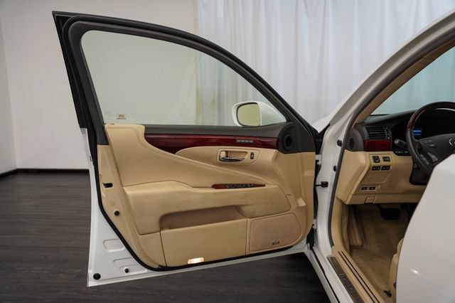 Used 2011 Lexus LS 460 AWD w/ Comfort Pkg image 16