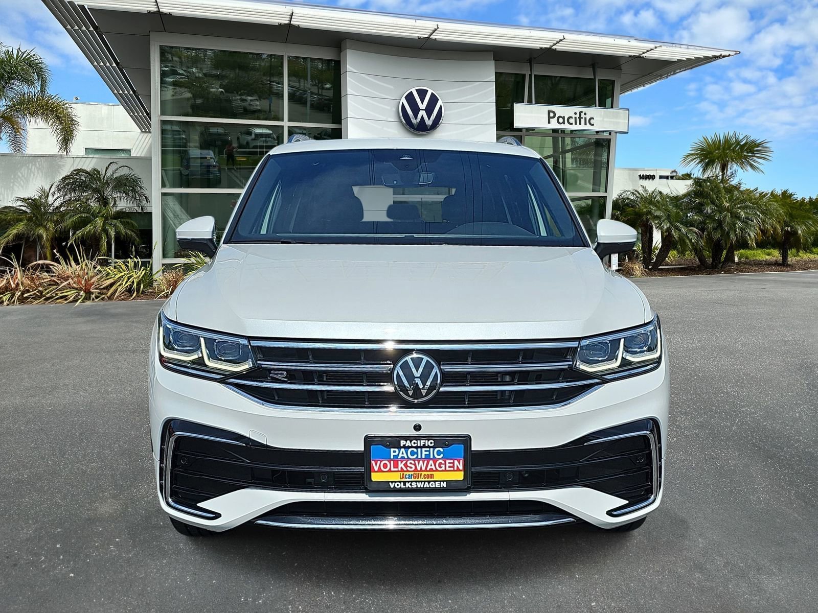 Used 2023 Volkswagen Tiguan SEL R-Line AWD/4WD image 2