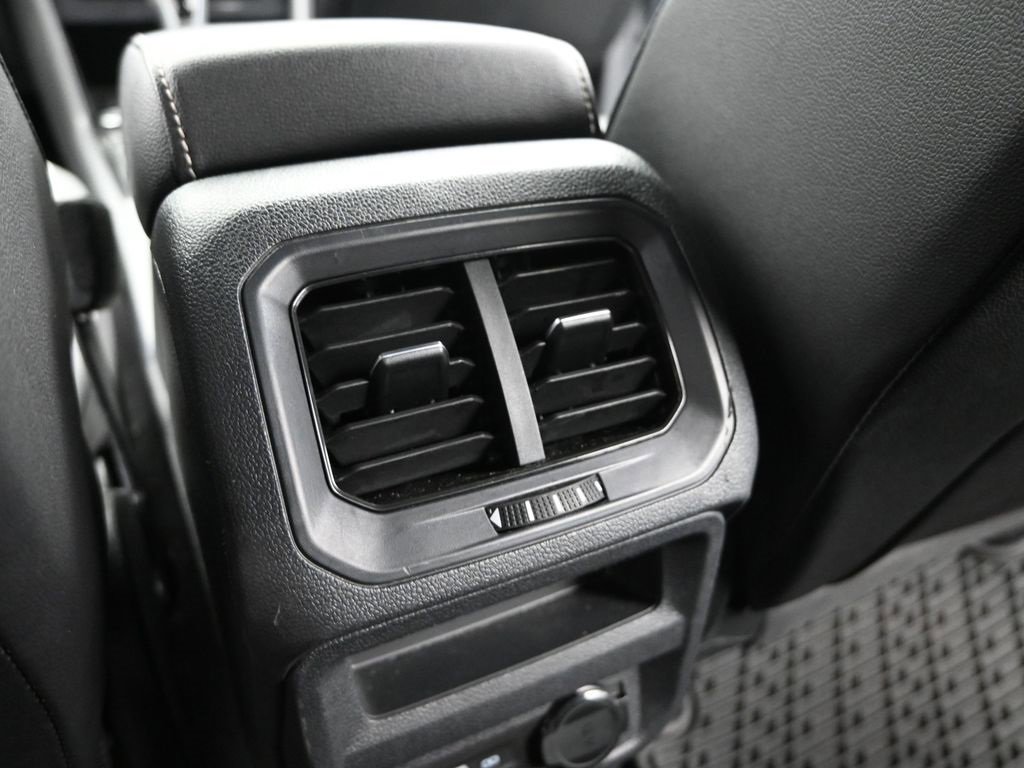 Used 2022 Volkswagen Tiguan SE R-Line image 16