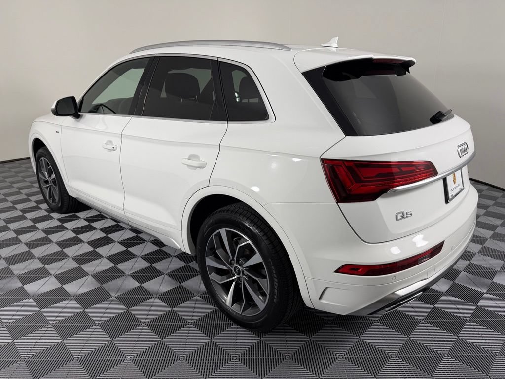 Used 2022 Audi Q5 2.0T Premium w/ Convenience Package AWD/4WD image 3