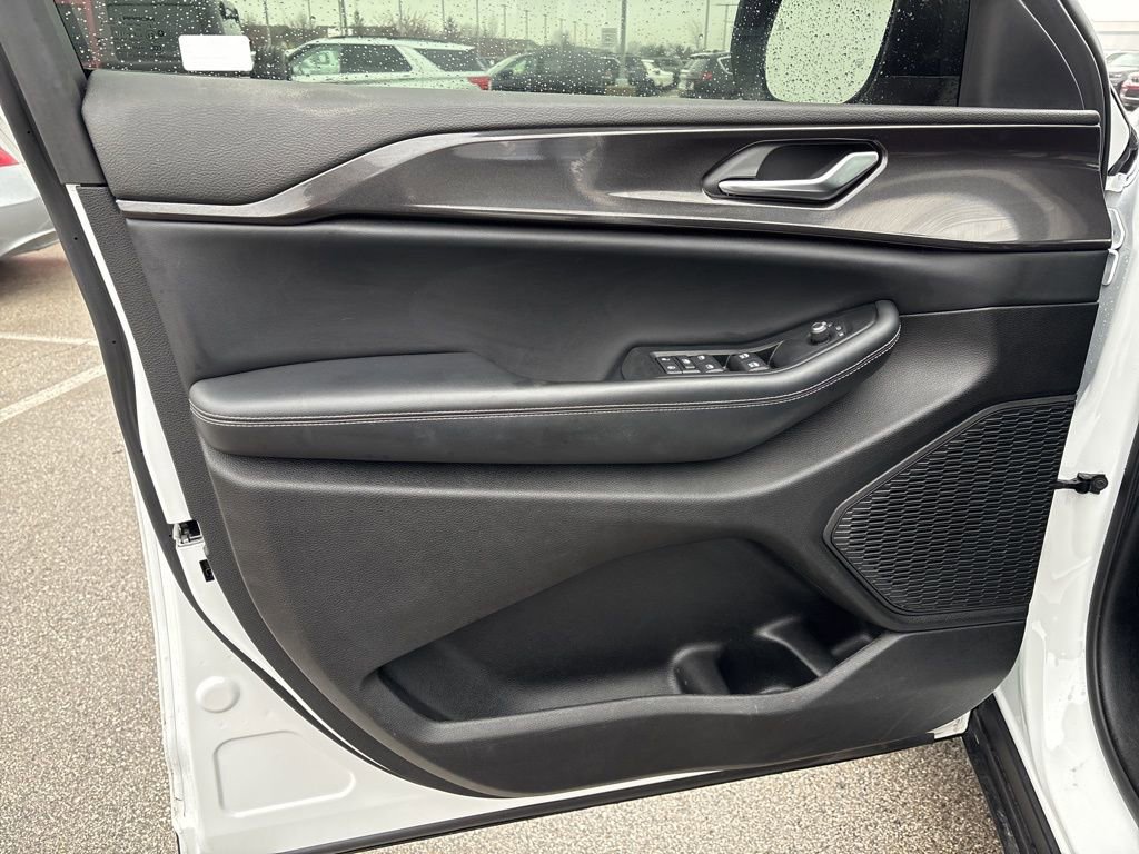 Certified 2023 Jeep Grand Cherokee Laredo image 10