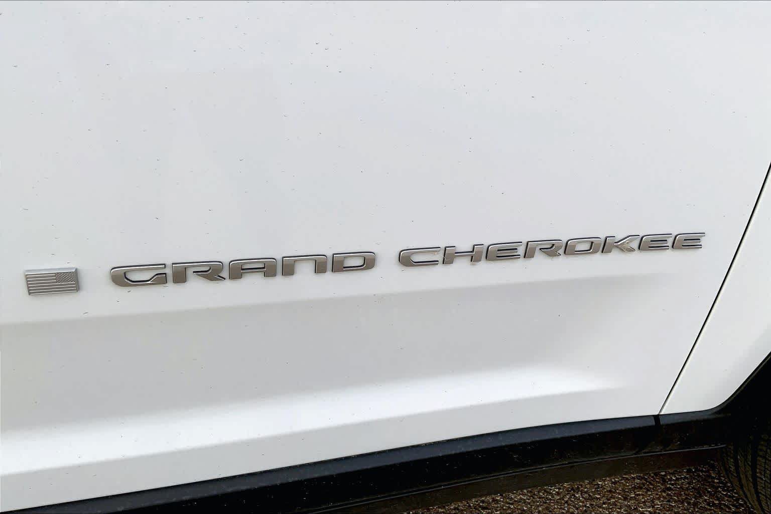 Used 2025 Jeep Grand Cherokee L Laredo RWD image 10