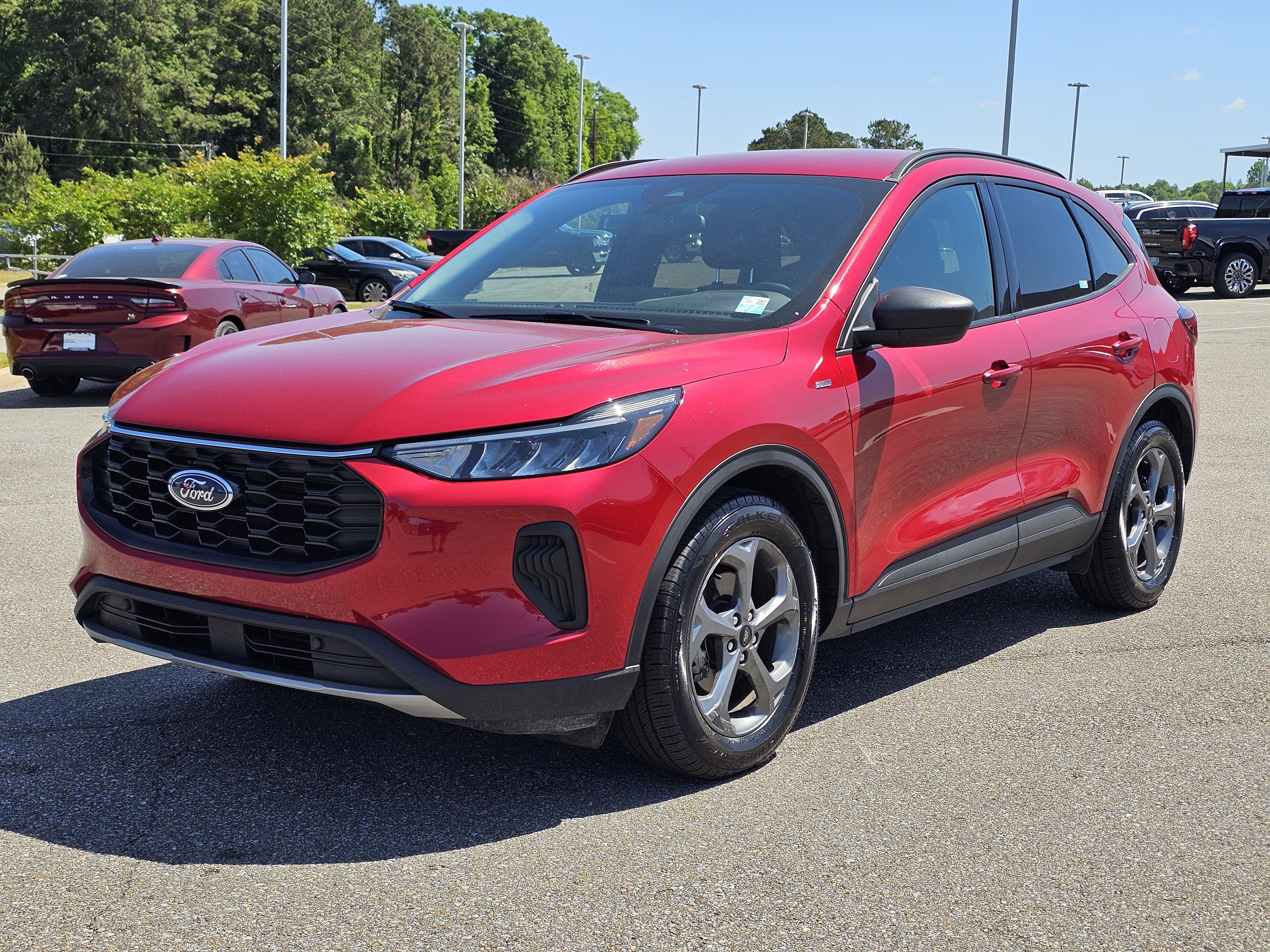 Used 2025 Ford Escape ST-Line w/ Tech Pack #1 FWD image 1