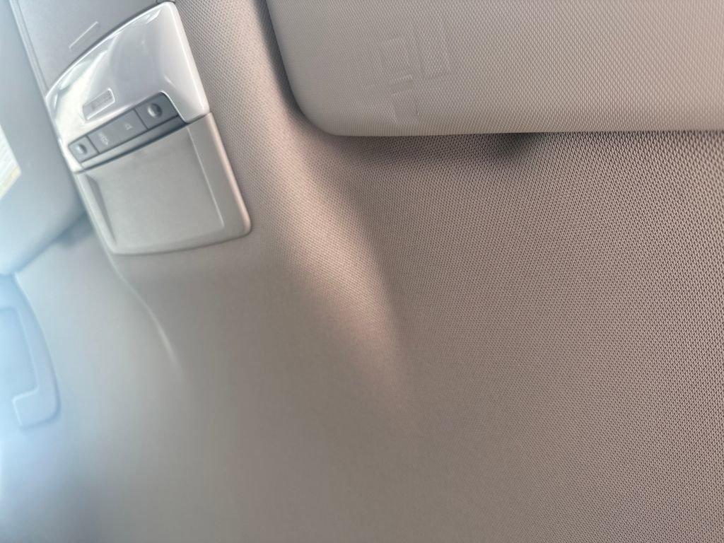 Used 2023 Nissan Rogue S image 19