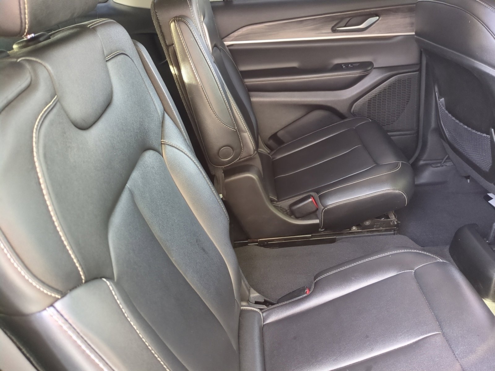 Used 2023 Jeep Grand Cherokee L Limited image 18