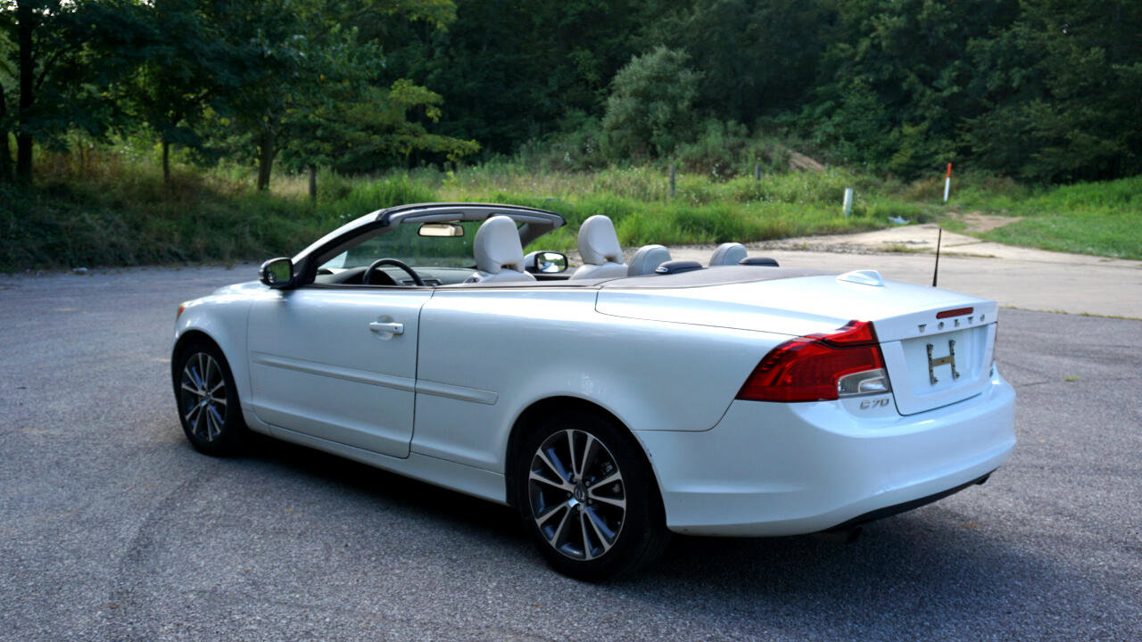 Used 2011 Volvo C70 T5 image 3