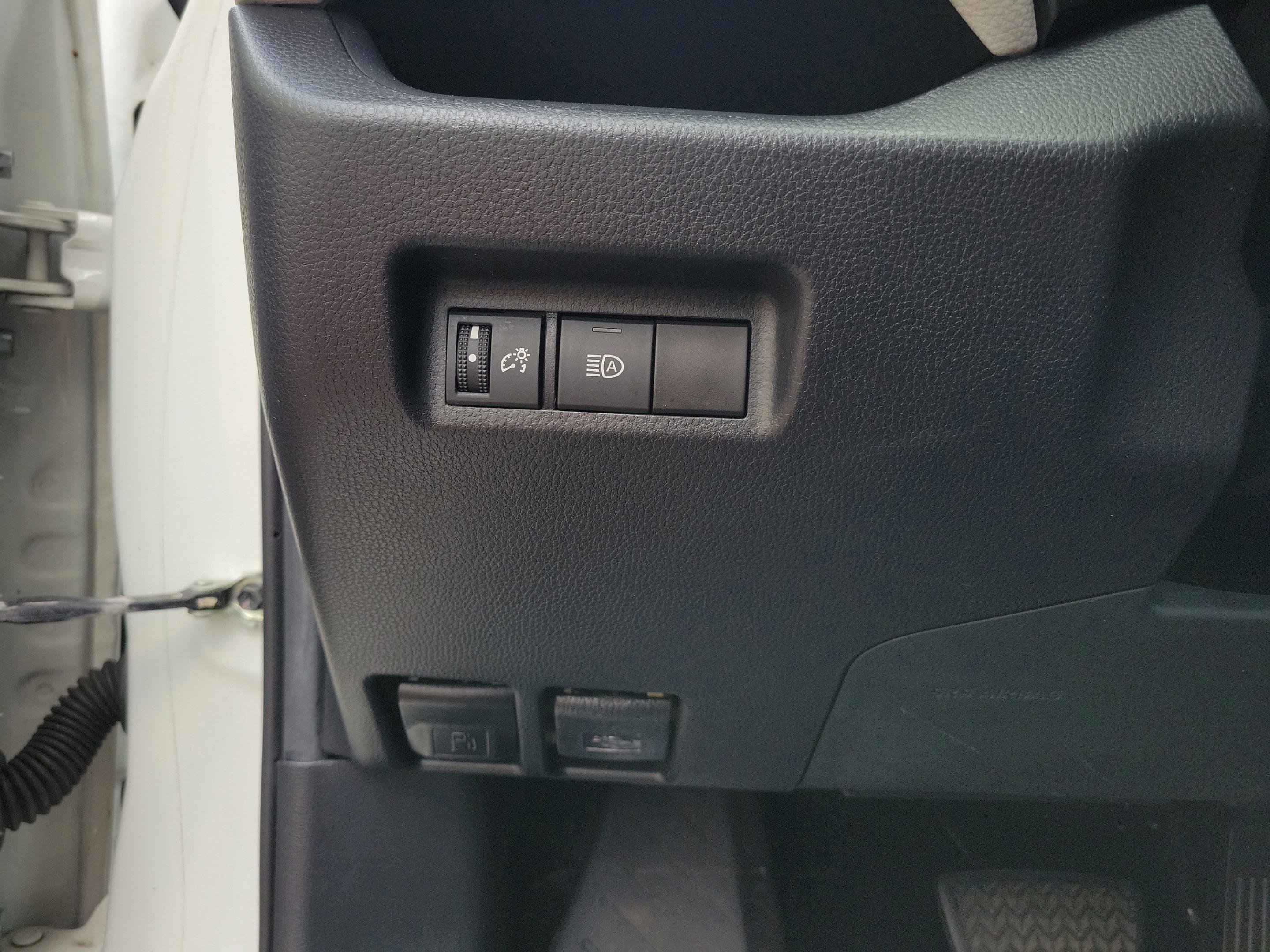 Used 2020 Toyota RAV4 XLE image 12