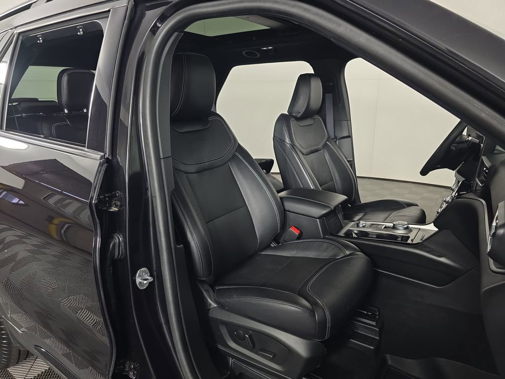 Used 2024 Ford Explorer ST w/ Equipment Group 401A AWD/4WD image 21