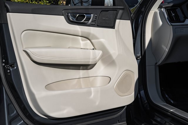 New 2026 Volvo XC60 B5 Ultra w/ Protection Package Premier image 38