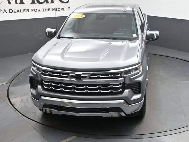 Used 2025 Chevrolet Silverado 1500 LTZ AWD/4WD image 45