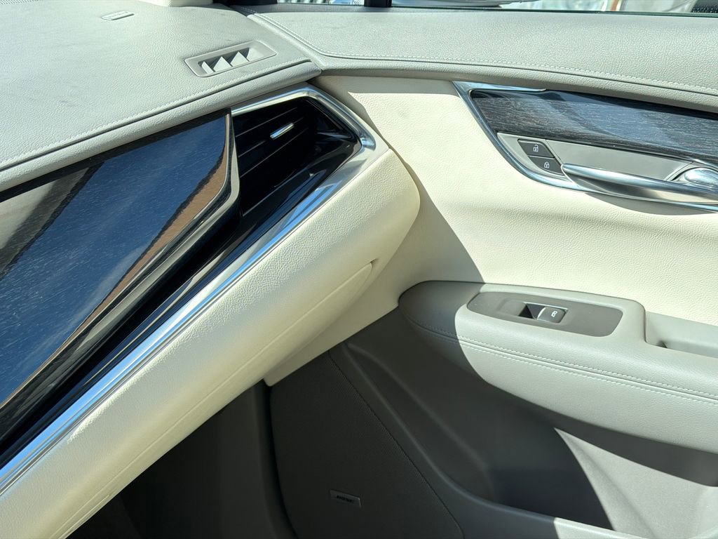 Used 2020 Cadillac XT6 Premium Luxury w/ LPO, Floor Liner Package image 36