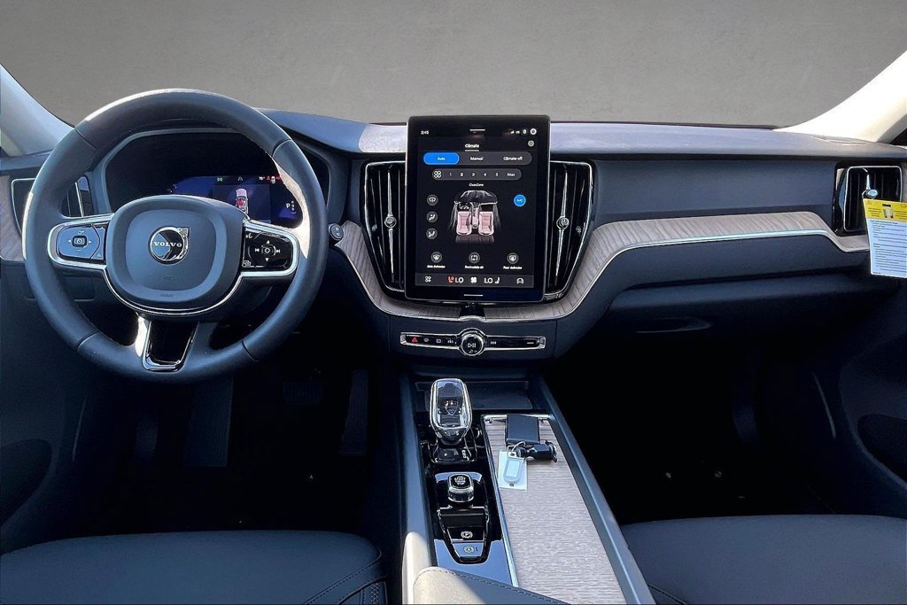 New 2027 Volvo XC60 B5 Core AWD/4WD image 6