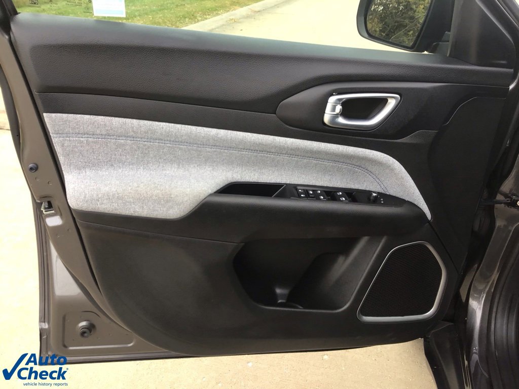 Used 2022 Jeep Compass Latitude image 27