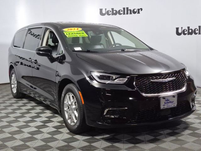 Used 2024 Chrysler Pacifica Touring-L image 1