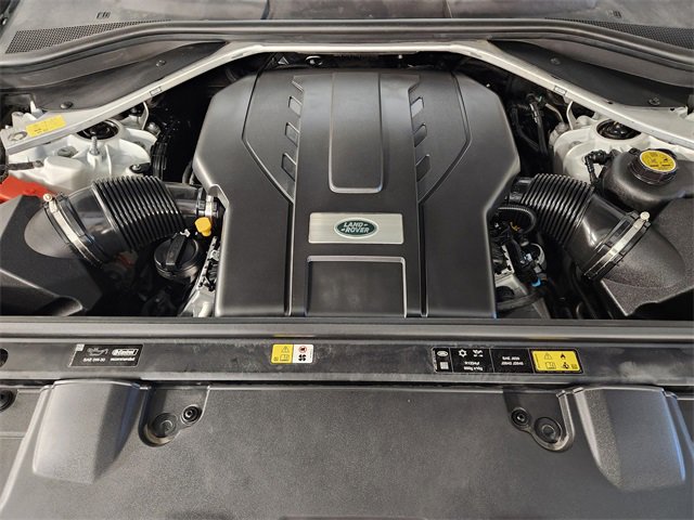 Used 2023 Land Rover Range Rover Long Wheelbase SE image 32