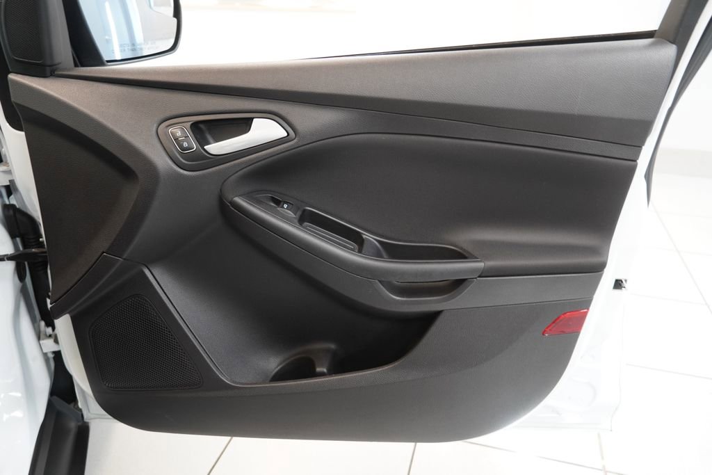 Used 2015 Ford Focus SE FWD image 30