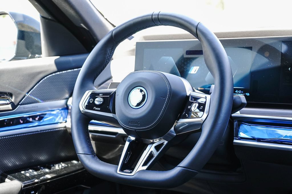 Used 2026 BMW 750e xDrive AWD/4WD image 15