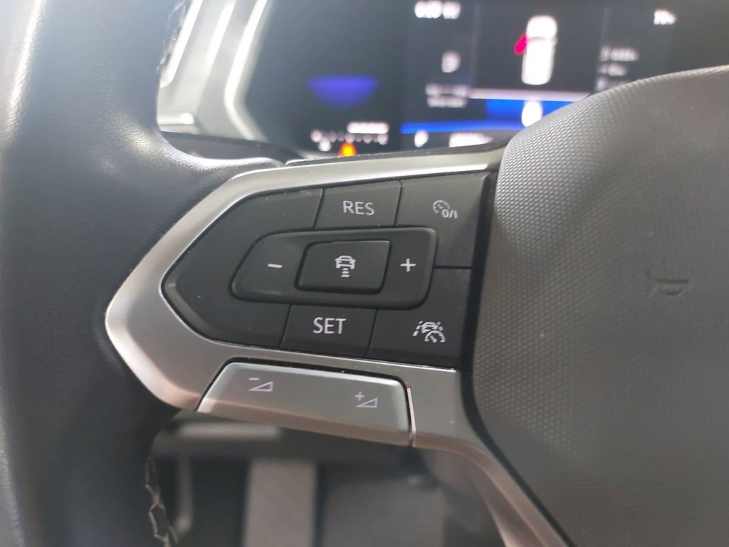 Used 2022 Volkswagen Tiguan SE AWD/4WD image 16