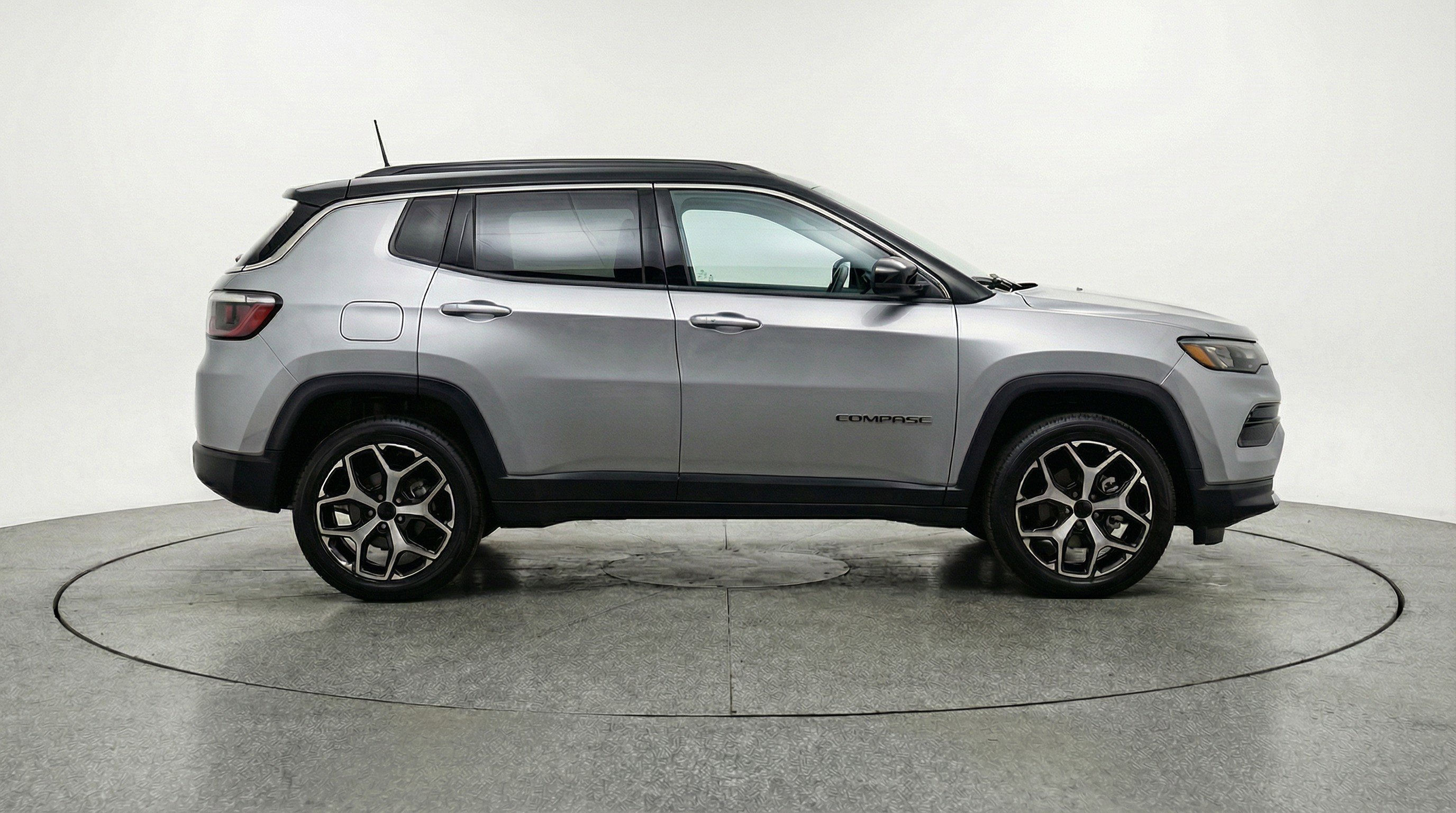Used 2025 Jeep Compass Limited image 11