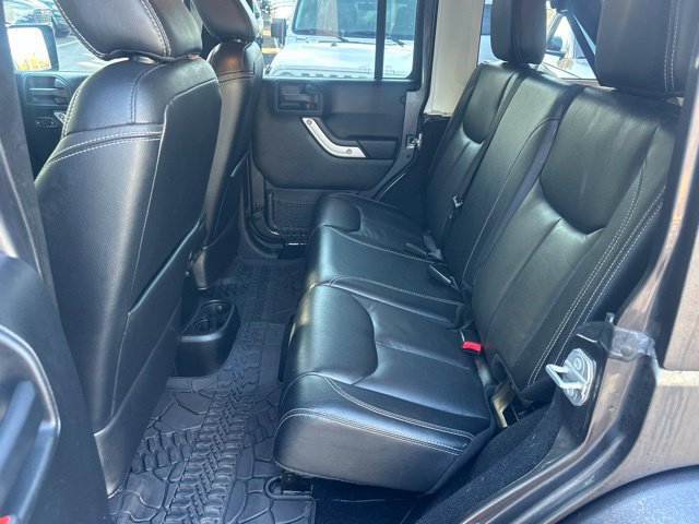 Used 2016 Jeep Wrangler Unlimited Sahara w/ Connectivity Group AWD/4WD image 27