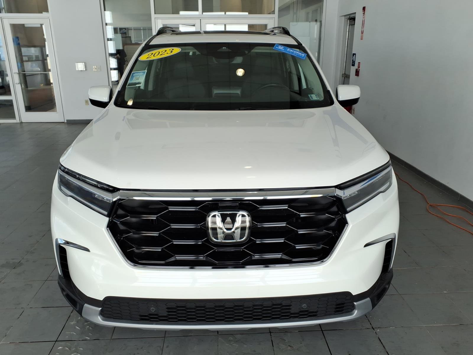 Certified 2023 Honda Pilot Touring image 2