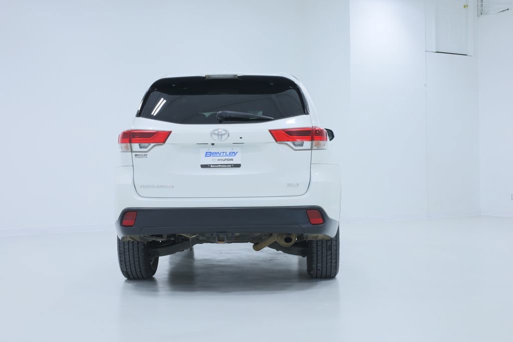 Used 2017 Toyota Highlander XLE image 5
