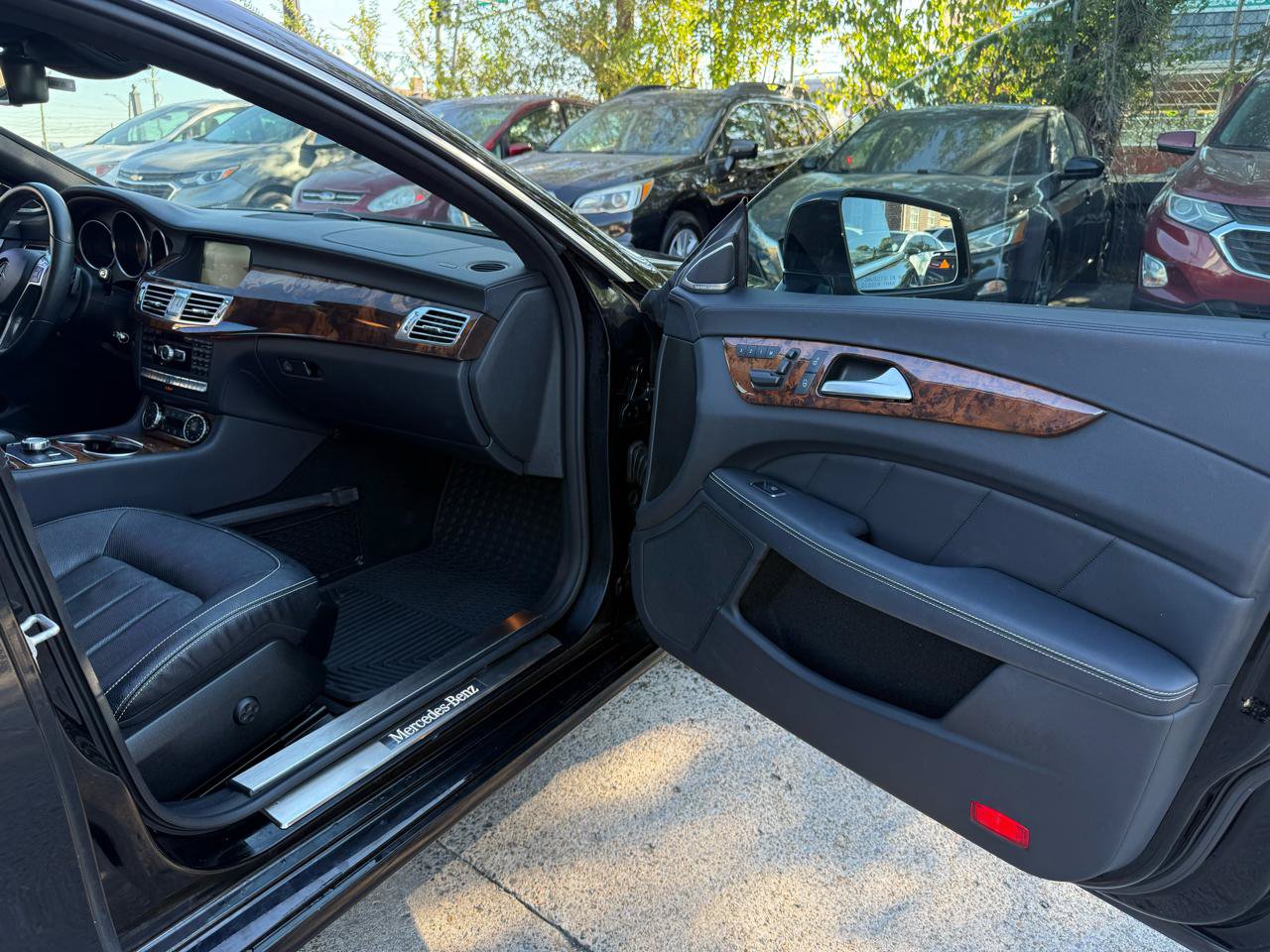 Used 2014 Mercedes-Benz CLS 550 4MATIC w/ Premium 1 Package image 16