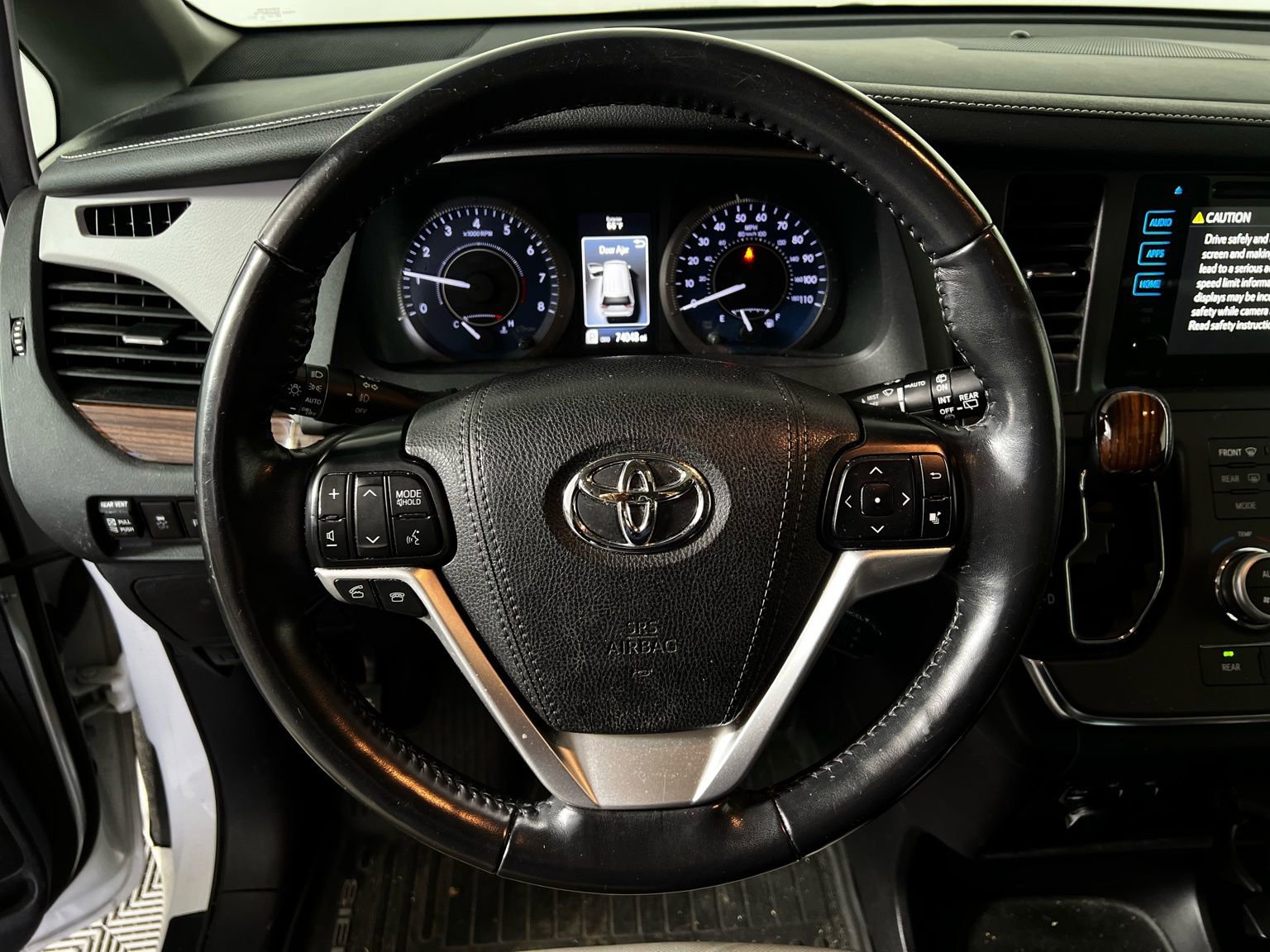 Used 2017 Toyota Sienna Limited Premium image 8