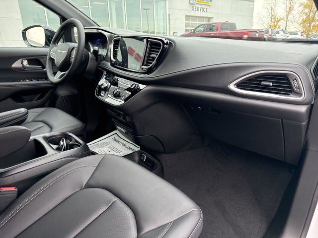 New 2026 Chrysler Pacifica Select image 33