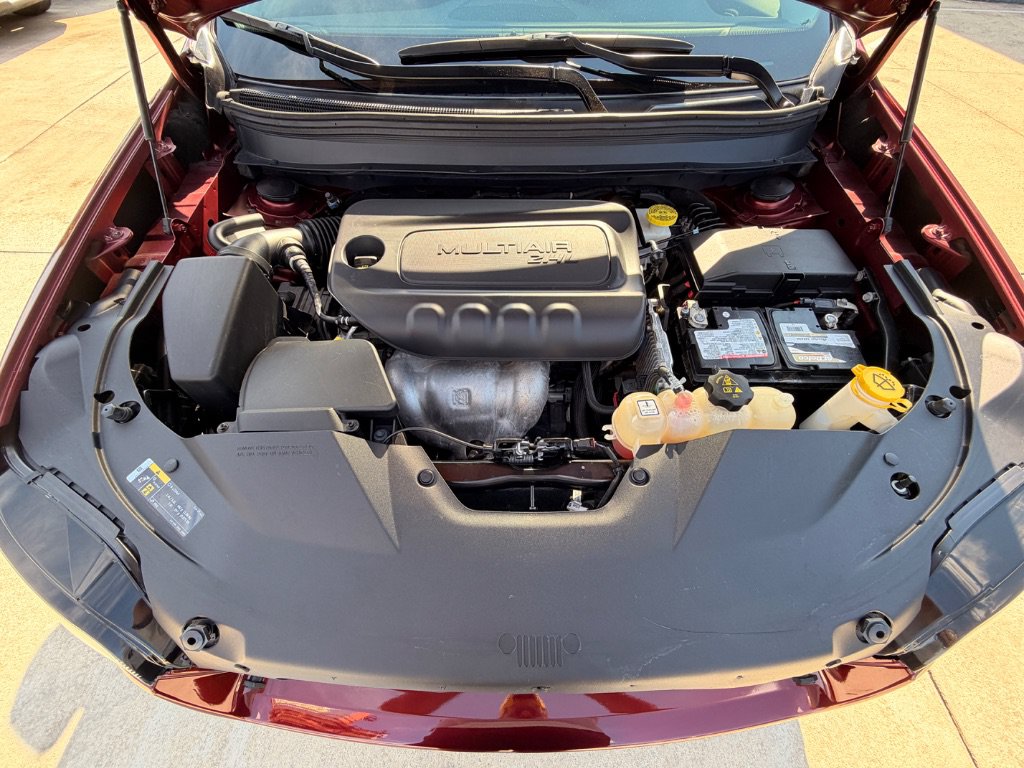 Used 2019 Jeep Cherokee Latitude w/ Popular Appearance Group FWD image 8
