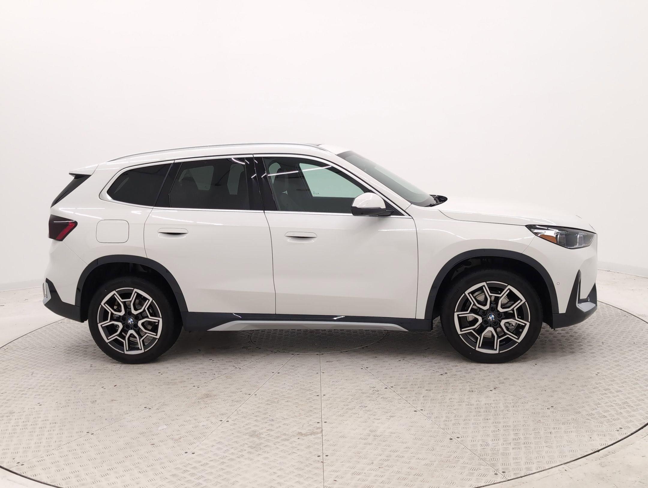Used 2025 BMW X1 xDrive28i w/ Technology Package AWD/4WD image 8