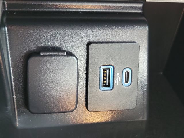 Used 2023 Ford Explorer XLT RWD image 37