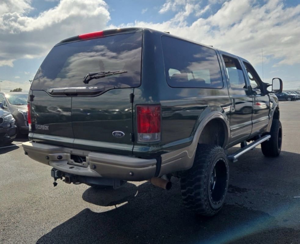 Used 2005 Ford Excursion Eddie Bauer image 3