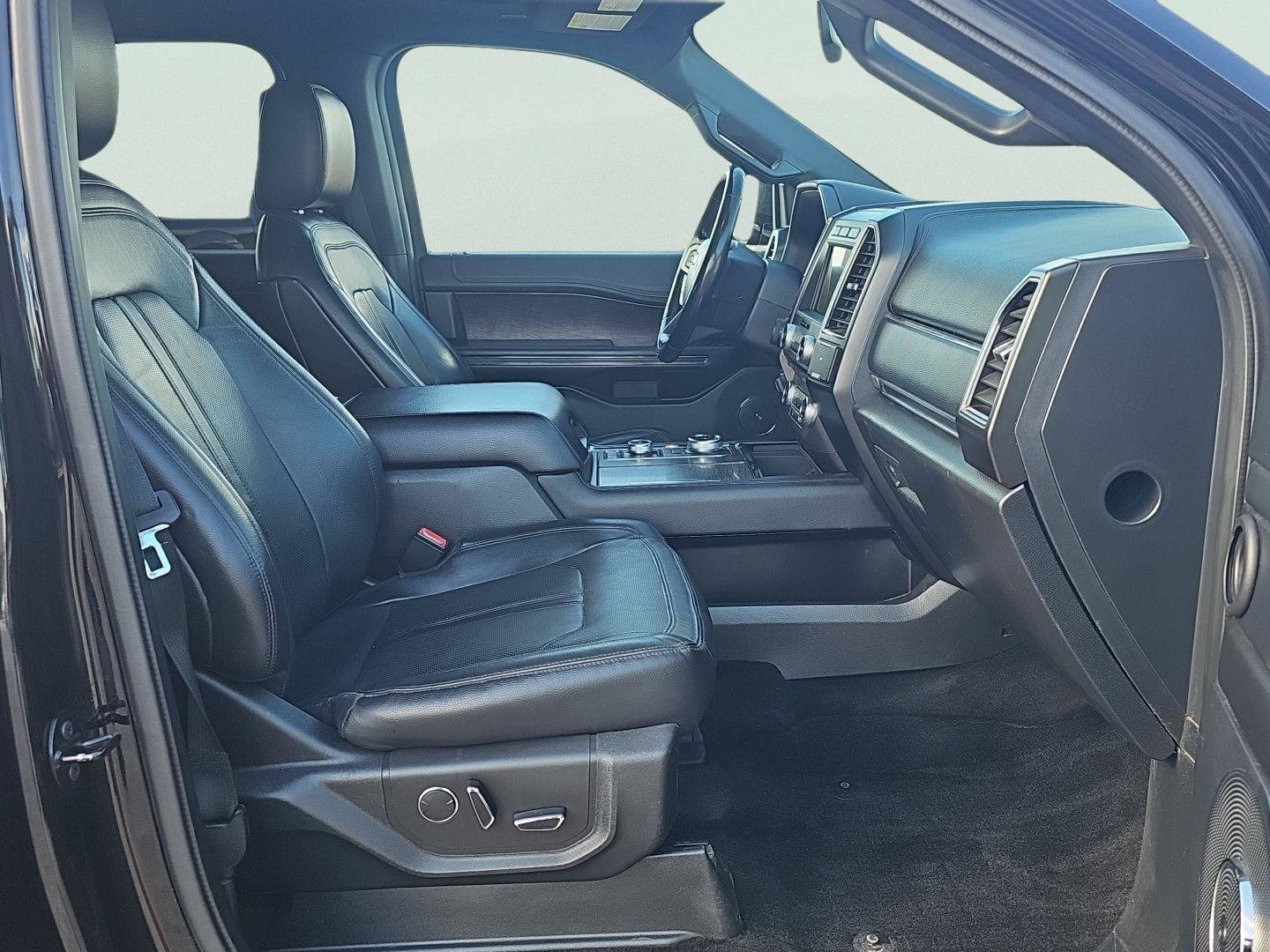 Used 2018 Ford Expedition Limited w/ Equipment Group 301A AWD/4WD image 25
