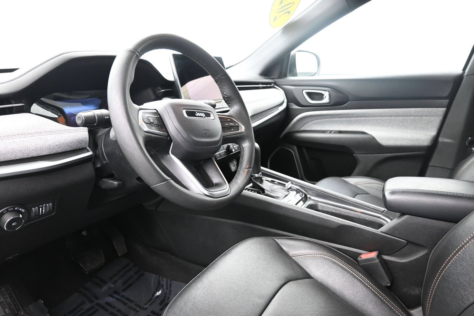 Used 2023 Jeep Compass Latitude AWD/4WD image 10