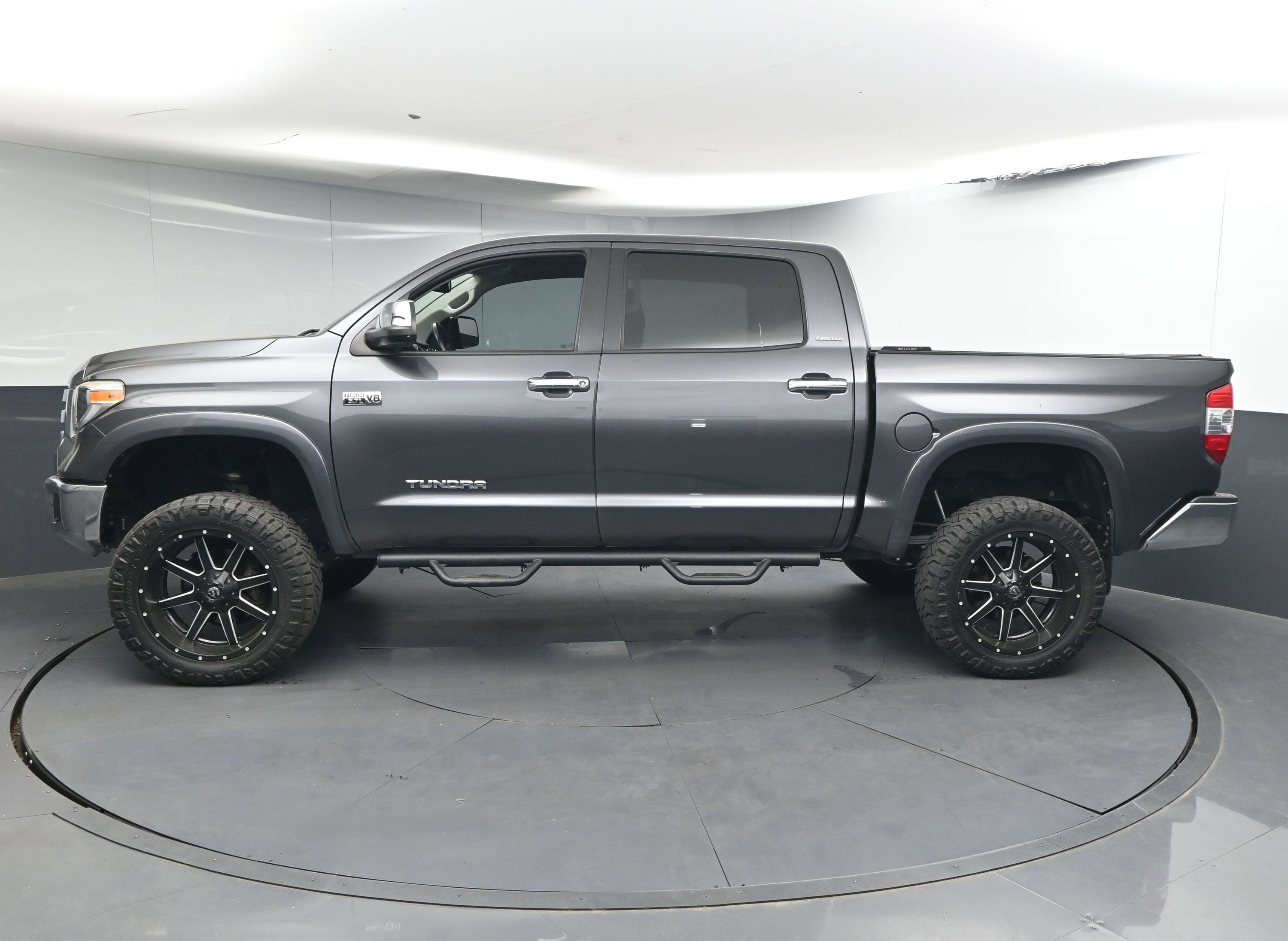 Used 2018 Toyota Tundra Limited AWD/4WD image 5