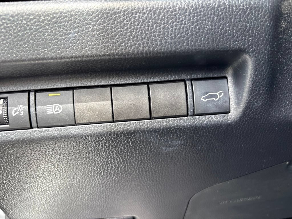 Used 2020 Toyota RAV4 XLE Premium w/ Carpet Mat Package FWD image 22